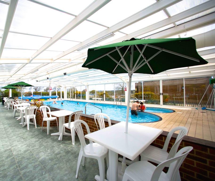 Orchards Holiday Park Cowes  Exterior photo