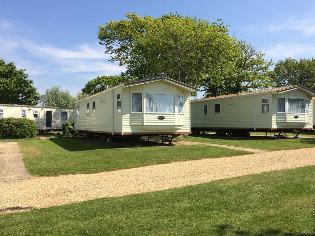 Orchards Holiday Park Cowes  Exterior photo